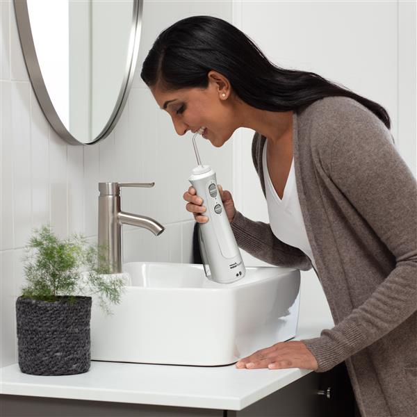 White Cordless Pearl Water Flosser – White (WF-13CD010) - Image 4